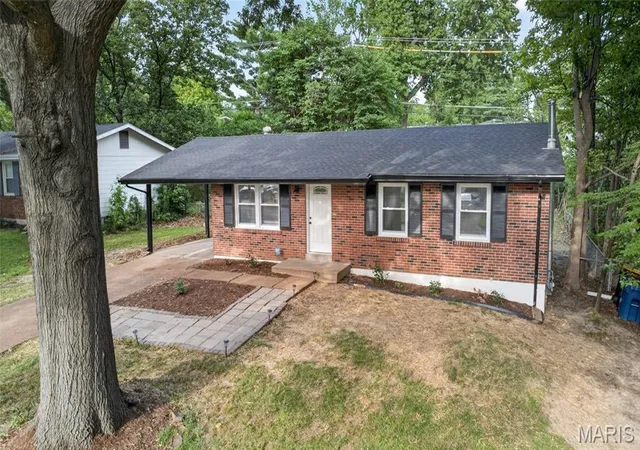 Photo 3 of Single family home for sale at 10418 Quaker Dr, Saint Louis, MO 63136 | MLS# MIS26060021 | Listing updated on 2026-09-18