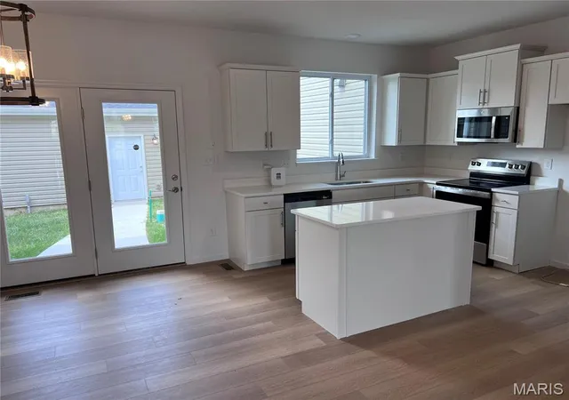 Photo 1 of Townhouse for sale at 7121 Trainor Pl #Middle, Saint Louis, MO 63116 | MLS# MIS26060025 | Listing updated on 2026-09-28