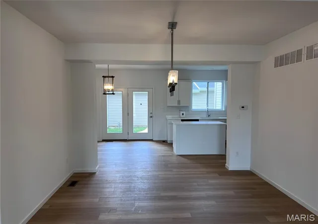 Photo 2 of Townhouse for sale at 7121 Trainor Pl #Middle, Saint Louis, MO 63116 | MLS# MIS26060025 | Listing updated on 2026-09-28