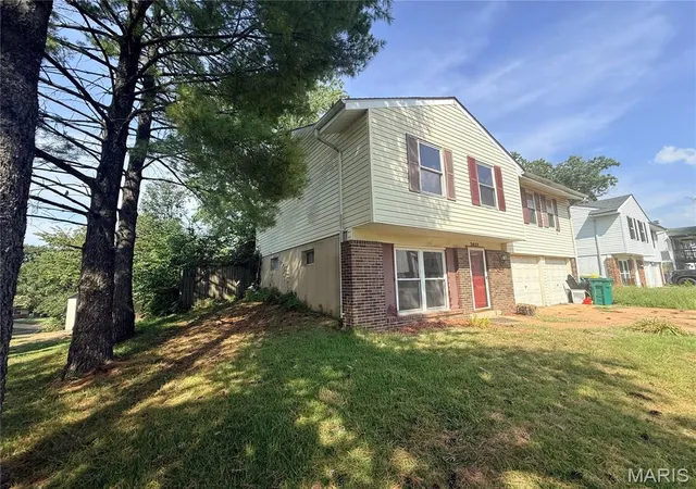 Photo 2 of Single family home for sale at 5429 Nantucket Ct, High Ridge, MO 63049 | MLS# MIS26060026 | Listing updated on 2026-09-25