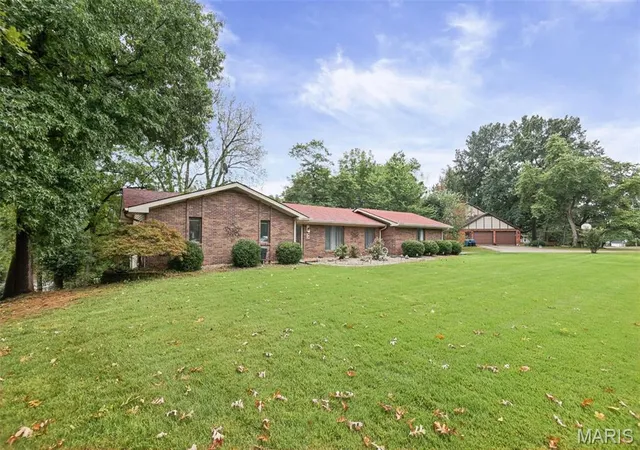 Photo 2 of Single family home for sale at 116 Lotus Dr, Edwardsville, IL 62025 | MLS# MIS26060031 | Listing updated on 2026-10-07
