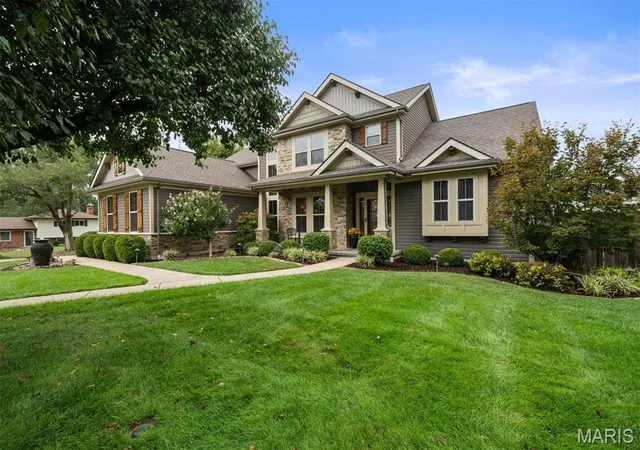 Photo 2 of Single family home for sale at 12531 Ridgefield Dr, Saint Louis, MO 63131 | MLS# MIS26060042 | Listing updated on 2026-10-04