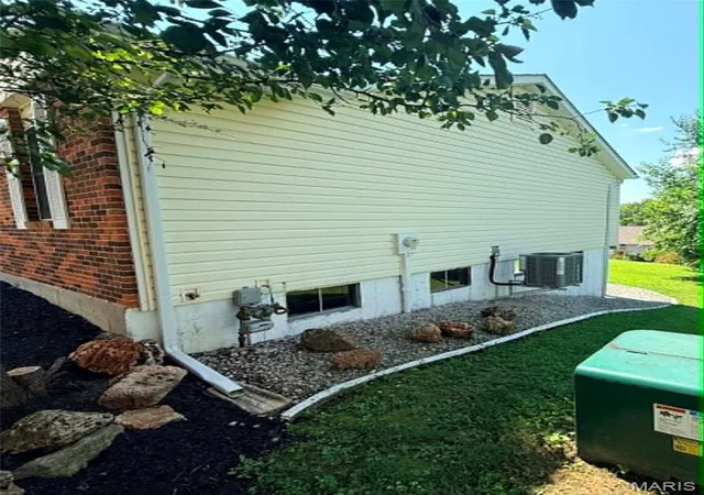 Photo 3 of Single family home for sale at 1068 Apricot Dr, Saint Charles, MO 63301 | MLS# MIS26060043 | Listing updated on 2026-09-20