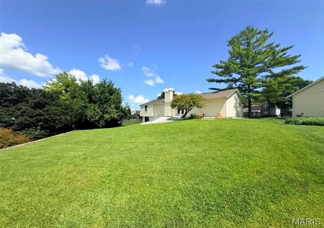 Photo 3 of Single family home for sale at 1068 Apricot Dr, Saint Charles, MO 63301 | MLS# MIS26060043 | Listing updated on 2026-09-20