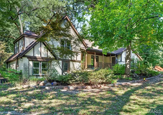 Photo 1 of Single family home for sale at 433 Day Dr, Saint Louis, MO 63135 | MLS# MIS26060046 | Listing updated on 2026-09-18