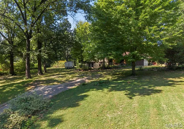 Photo 3 of Single family home for sale at 433 Day Dr, Saint Louis, MO 63135 | MLS# MIS26060046 | Listing updated on 2026-09-18