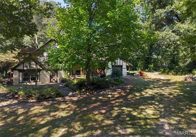 Photo 3 of Single family home for sale at 433 Day Dr, Saint Louis, MO 63135 | MLS# MIS26060046 | Listing updated on 2026-09-18