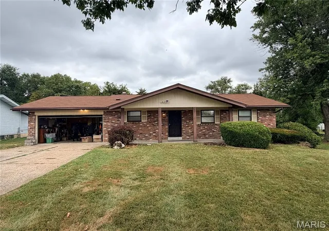 Photo 2 of Sale Pending at 12095 Trampe Hts Ln, Saint Louis, MO 63138 | MLS# MIS26060048 | Listing updated on 2026-10-11