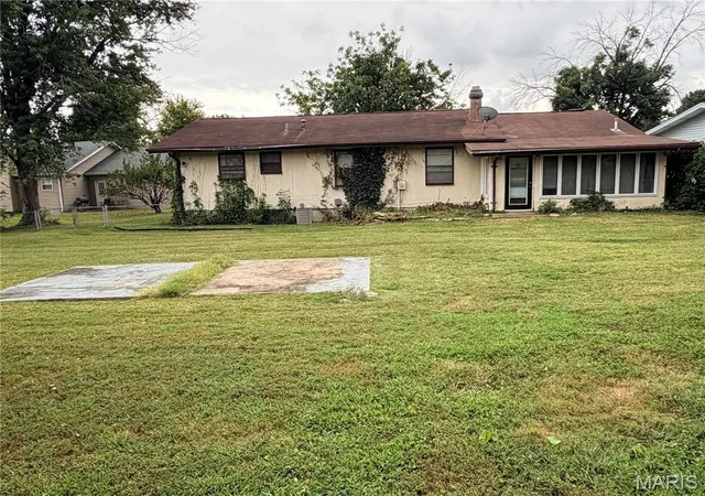 Photo 3 of Sale Pending at 12095 Trampe Hts Ln, Saint Louis, MO 63138 | MLS# MIS26060048 | Listing updated on 2026-10-11