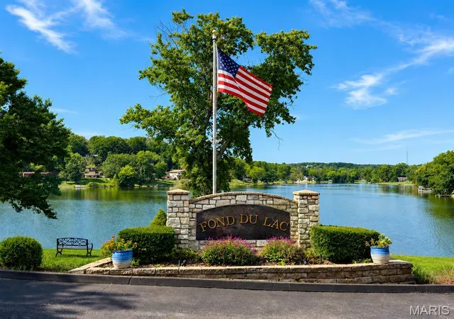 Photo 2 of Sale Pending at 24 Glenwood Dr, Fenton, MO 63026 | MLS# MIS26060057 | Listing updated on 2026-09-28