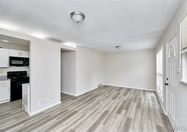 Photo 3 of Single family home for sale at 114 Monteith Cir, Saint Louis, MO 63137 | MLS# MIS26060059 | Listing updated on 2026-09-18