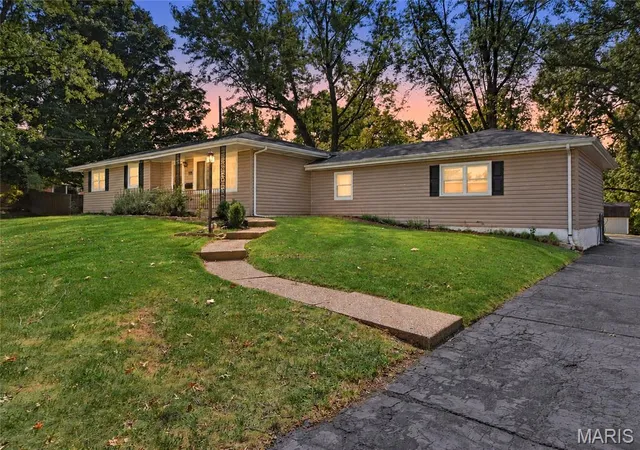 Photo 2 of Single family home for sale at 10904 Ridgecrest Dr, Saint Ann, MO 63074 | MLS# MIS26060061 | Listing updated on 2026-10-03