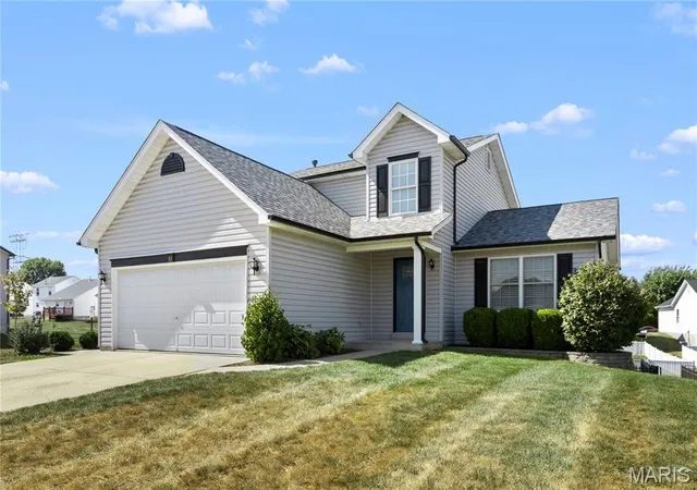 Photo 2 of Sale Pending at 51 E Homefield Point Ct, O Fallon, MO 63366 | MLS# MIS26060062 | Listing updated on 2026-09-26