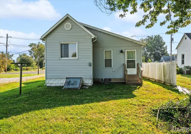Photo 2 of Single family home for sale at 483 N Broadway St, Nashville, IL 62263 | MLS# MIS26060071 | Listing updated on 2026-10-15