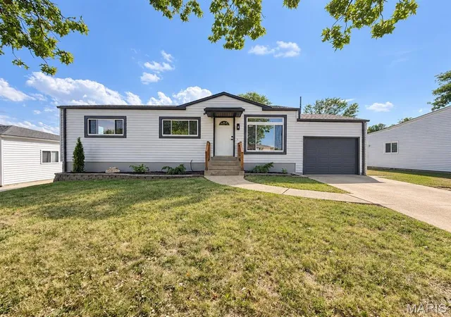 Photo 1 of Sale Pending at 4026 Melon Dr, Saint Louis, MO 63125 | MLS# MIS26060074 | Listing updated on 2026-09-20