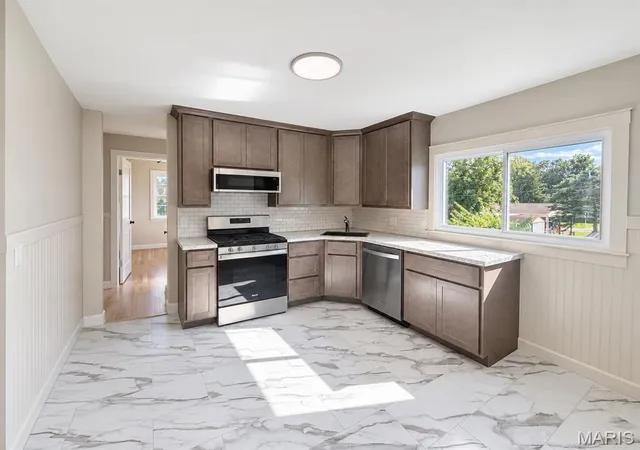Photo 4 of Sale Pending at 4026 Melon Dr, Saint Louis, MO 63125 | MLS# MIS26060074 | Listing updated on 2026-09-20