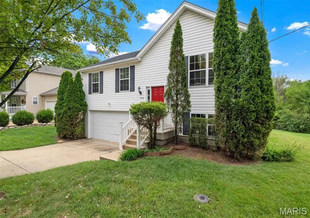 Photo 3 of Sale Pending at 306 Chicago St, Saint Louis, MO 63122 | MLS# MIS26060078 | Listing updated on 2026-09-28