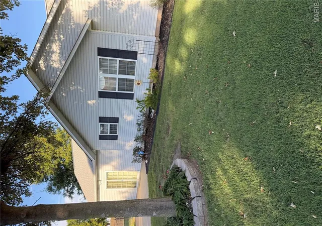 Photo 3 of Single family home for sale at 1215 Cherokee Cir, New Madrid, MO 63869 | MLS# MIS26060079 | Listing updated on 2026-09-29