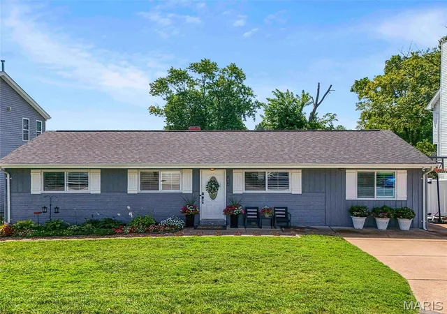 Photo 1 of Sale Pending at 10412 Savannah Ave, Saint Louis, MO 63131 | MLS# MIS26060082 | Listing updated on 2026-09-27