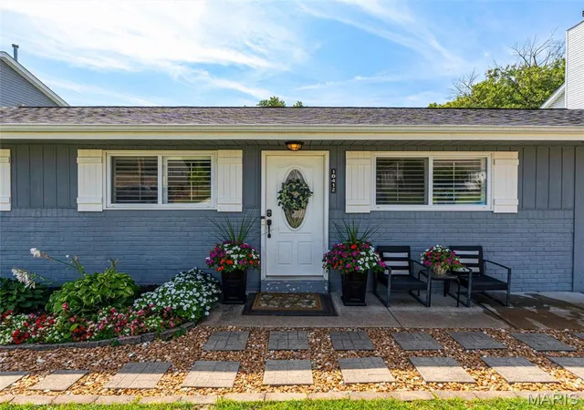 Photo 3 of Sale Pending at 10412 Savannah Ave, Saint Louis, MO 63131 | MLS# MIS26060082 | Listing updated on 2026-09-27