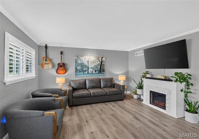 Photo 3 of Sale Pending at 10412 Savannah Ave, Saint Louis, MO 63131 | MLS# MIS26060082 | Listing updated on 2026-09-27