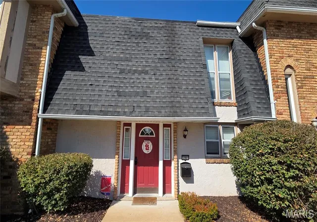 Listing Photo 1 - Condo for sale in building located at 12861 Town And Four Dr, Saint Louis, MO 63141 - Unit #12861