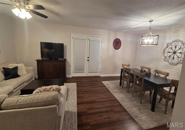 Listing Photo 4 - Condo for sale in building located at 12861 Town And Four Dr, Saint Louis, MO 63141 - Unit #12861