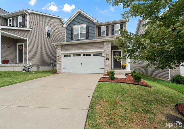 Photo 2 of Single family home for sale at 17 Rydal Pl, Saint Charles, MO 63303 | MLS# MIS26060085 | Listing updated on 2026-10-04
