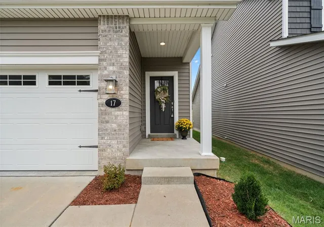 Photo 3 of Single family home for sale at 17 Rydal Pl, Saint Charles, MO 63303 | MLS# MIS26060085 | Listing updated on 2026-10-04
