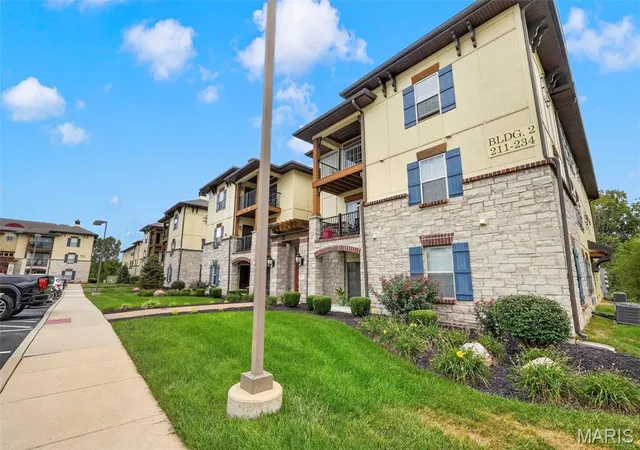 Photo 3 of Condo for sale at 232 Bordeaux Way, Saint Peters, MO 63376 | MLS# MIS26060087 | Listing updated on 2026-10-07
