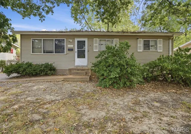 Photo 1 of Single family home for sale at 268 Elmdale Dr, Saint Louis, MO 63135 | MLS# MIS26060099 | Listing updated on 2026-09-19