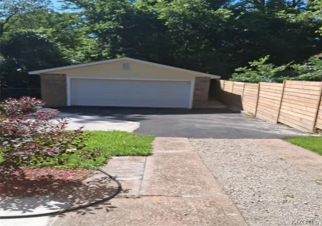 Photo 3 of Single family home for sale at 5465 Wilborn Dr, Saint Louis, MO 63136 | MLS# MIS26060105 | Listing updated on 2026-09-21