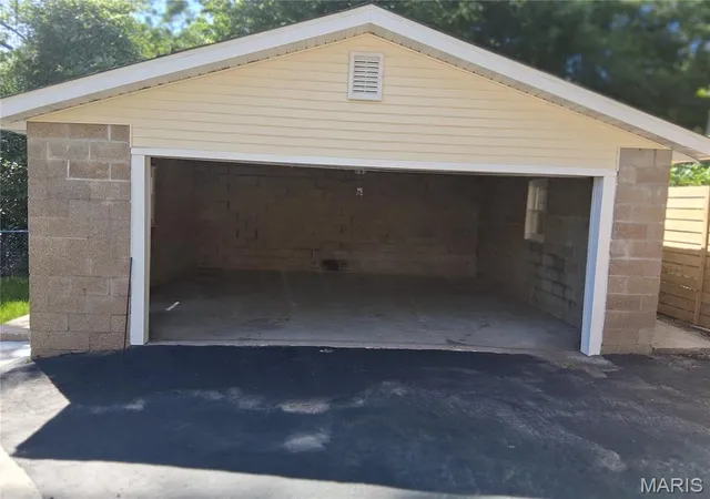 Photo 4 of Single family home for sale at 5465 Wilborn Dr, Saint Louis, MO 63136 | MLS# MIS26060105 | Listing updated on 2026-09-21