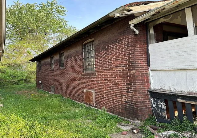Photo 2 of Single family home for sale at 809 N 23 Road, East Saint Louis, IL 62205 | MLS# MIS26060107 | Listing updated on 2026-09-19