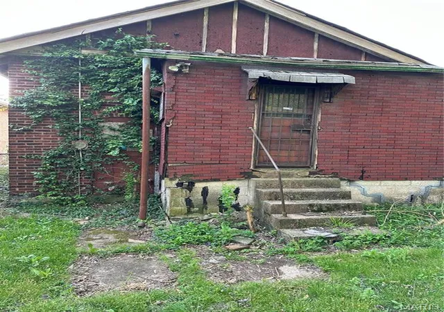 Photo 3 of Single family home for sale at 809 N 23 Road, East Saint Louis, IL 62205 | MLS# MIS26060107 | Listing updated on 2026-09-19