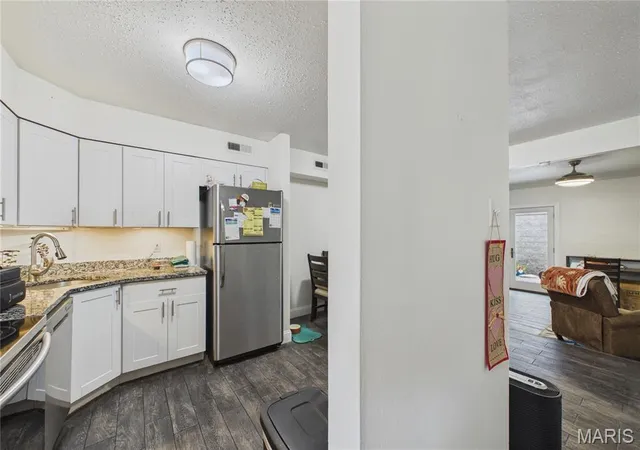 Listing Photo 4 - Condo for sale in building located at 2755 Blackforest Dr, Saint Louis, MO 63129