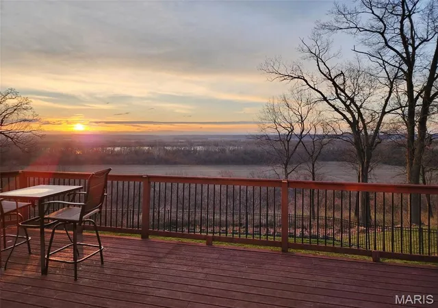 Photo 3 of Sale Pending at 349 Greycliff Blf Dr, Saint Louis, MO 63129 | MLS# MIS26060114 | Listing updated on 2026-09-28