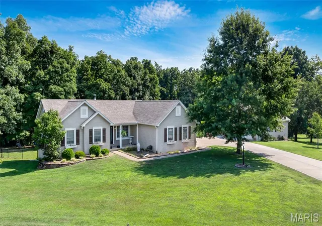 Photo 3 of Single family home for sale at 175 Southview Dr, Troy, MO 63379 | MLS# MIS26060120 | Listing updated on 2026-10-13