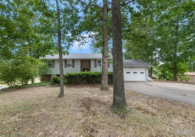 Photo 1 of Single family home for sale at 2219 Ridge Rd, Jackson, MO 63755 | MLS# MIS26060126 | Listing updated on 2026-09-25