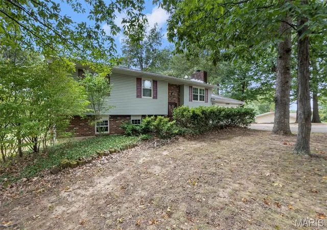 Photo 3 of Single family home for sale at 2219 Ridge Rd, Jackson, MO 63755 | MLS# MIS26060126 | Listing updated on 2026-09-25