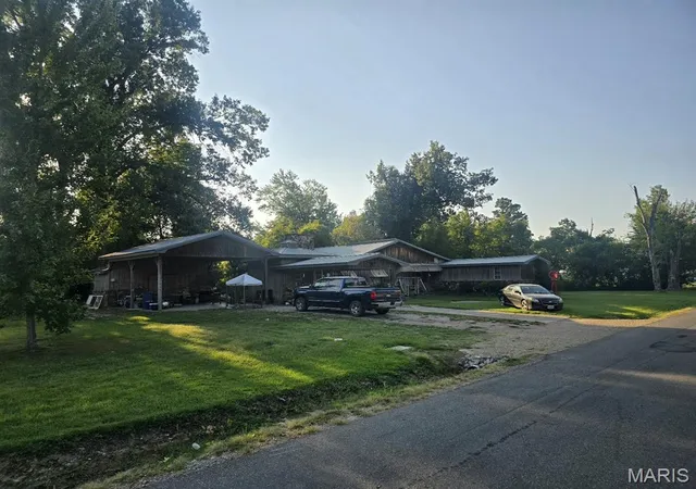 Single family home for sale at 1008 N Mulberry St, Dexter, MO 63841 | MLS# MIS26060128