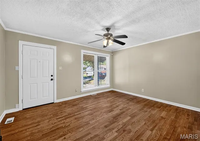 Photo 3 of Sale Pending at 2942 Chance Dr, Florissant, MO 63031 | MLS# MIS26060130 | Listing updated on 2026-10-17
