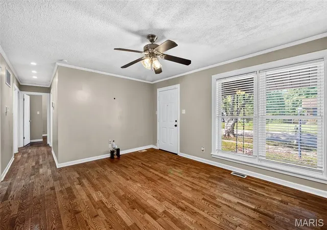 Photo 4 of Sale Pending at 2942 Chance Dr, Florissant, MO 63031 | MLS# MIS26060130 | Listing updated on 2026-10-17