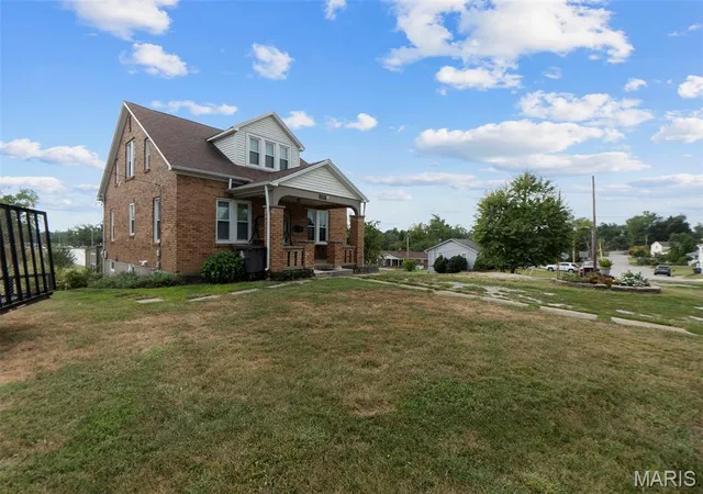 Photo 2 of Single family home for sale at 513 E Sainte Marie St, Perryville, MO 63775 | MLS# MIS26060136 | Listing updated on 2026-10-06