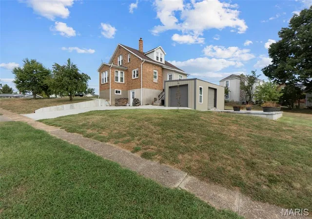 Photo 3 of Single family home for sale at 513 E Sainte Marie St, Perryville, MO 63775 | MLS# MIS26060136 | Listing updated on 2026-10-06