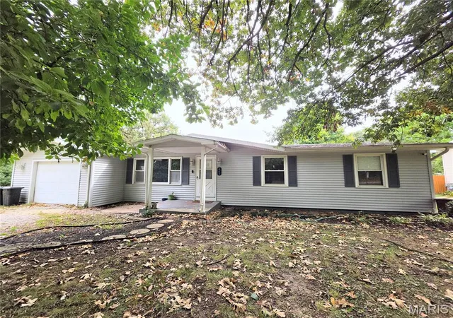 Photo 1 of Single family home for sale at 661 Parkside St, Hillsboro, IL 62049 | MLS# MIS26060151 | Listing updated on 2026-10-03