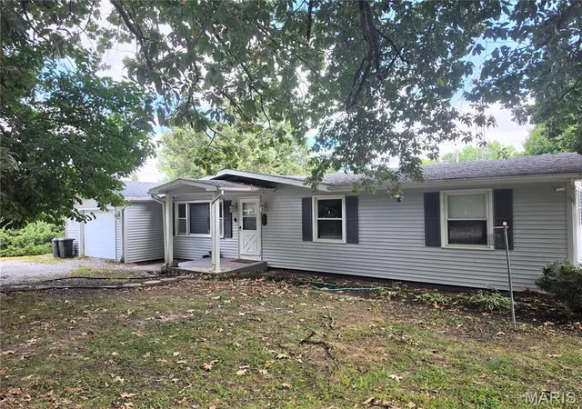Photo 2 of Single family home for sale at 661 Parkside St, Hillsboro, IL 62049 | MLS# MIS26060151 | Listing updated on 2026-10-03