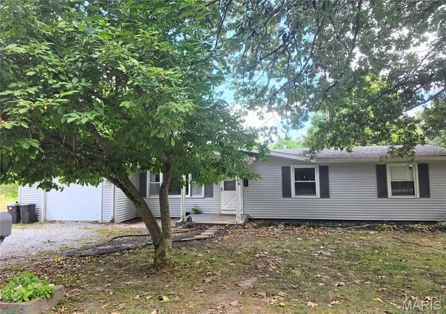 Photo 3 of Single family home for sale at 661 Parkside St, Hillsboro, IL 62049 | MLS# MIS26060151 | Listing updated on 2026-10-03