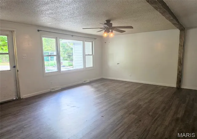 Photo 4 of Single family home for sale at 661 Parkside St, Hillsboro, IL 62049 | MLS# MIS26060151 | Listing updated on 2026-10-03