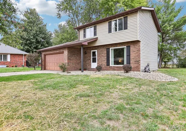 Photo 3 of Single family home for sale at 131 N 13th Street, Breese, IL 62230 | MLS# MIS26060153 | Listing updated on 2026-10-12